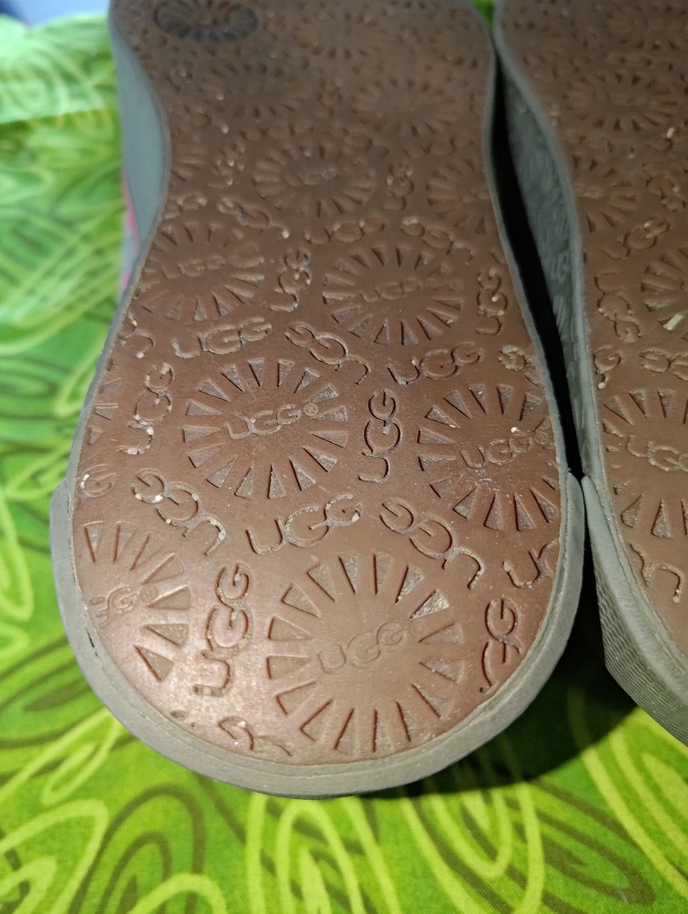 UGG Australia Women's 1796 Neema Gray Pink Striped Flats US 6 - Picture 14 of 15
